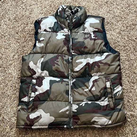 Old Navy Other - Old Navy camo puffer vest